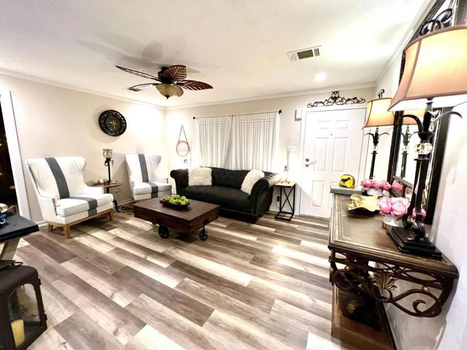 הוילה קוקואה Pink Flamingo House מראה חיצוני תמונה