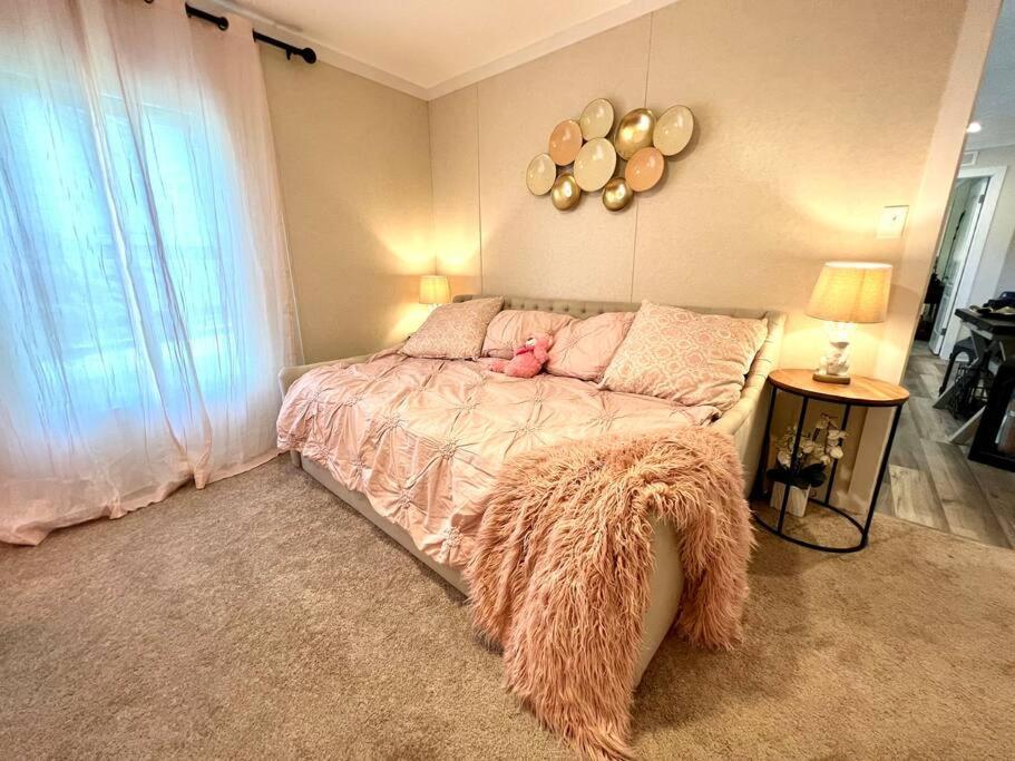 הוילה קוקואה Pink Flamingo House מראה חיצוני תמונה