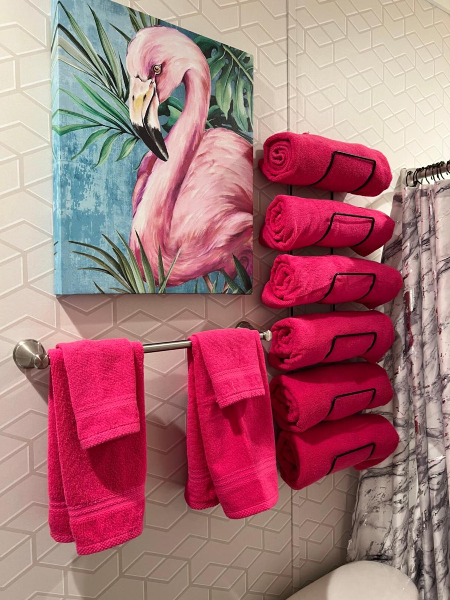 הוילה קוקואה Pink Flamingo House מראה חיצוני תמונה